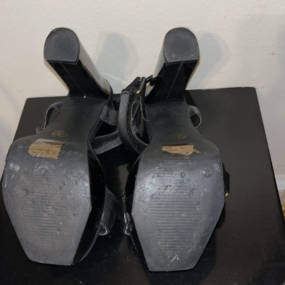 Patent Velcro platform heeled sandal - Picture 3 of 3